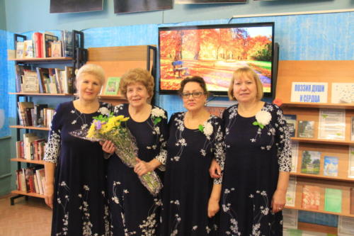 Вокальная группа «Русские напевы» (Концерт ко Дню Пожилого человека в Высоковской городской библиотеке, фото В.Кузьмин, октябрь, 2021)