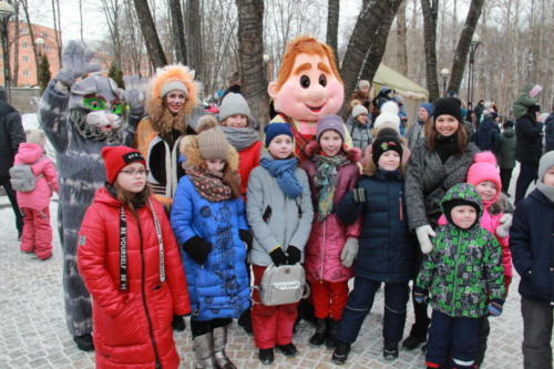 Сказка от Дома детского творчества на Масленице в Сестрорецком парке (март 2021 года, фото В.Кузьмин)
