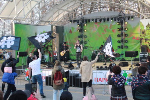 «Рок-маёвка» Клинского рок-клуба в Сестрорецком парке (1 мая 2021 года, фото В.Кузьмин)